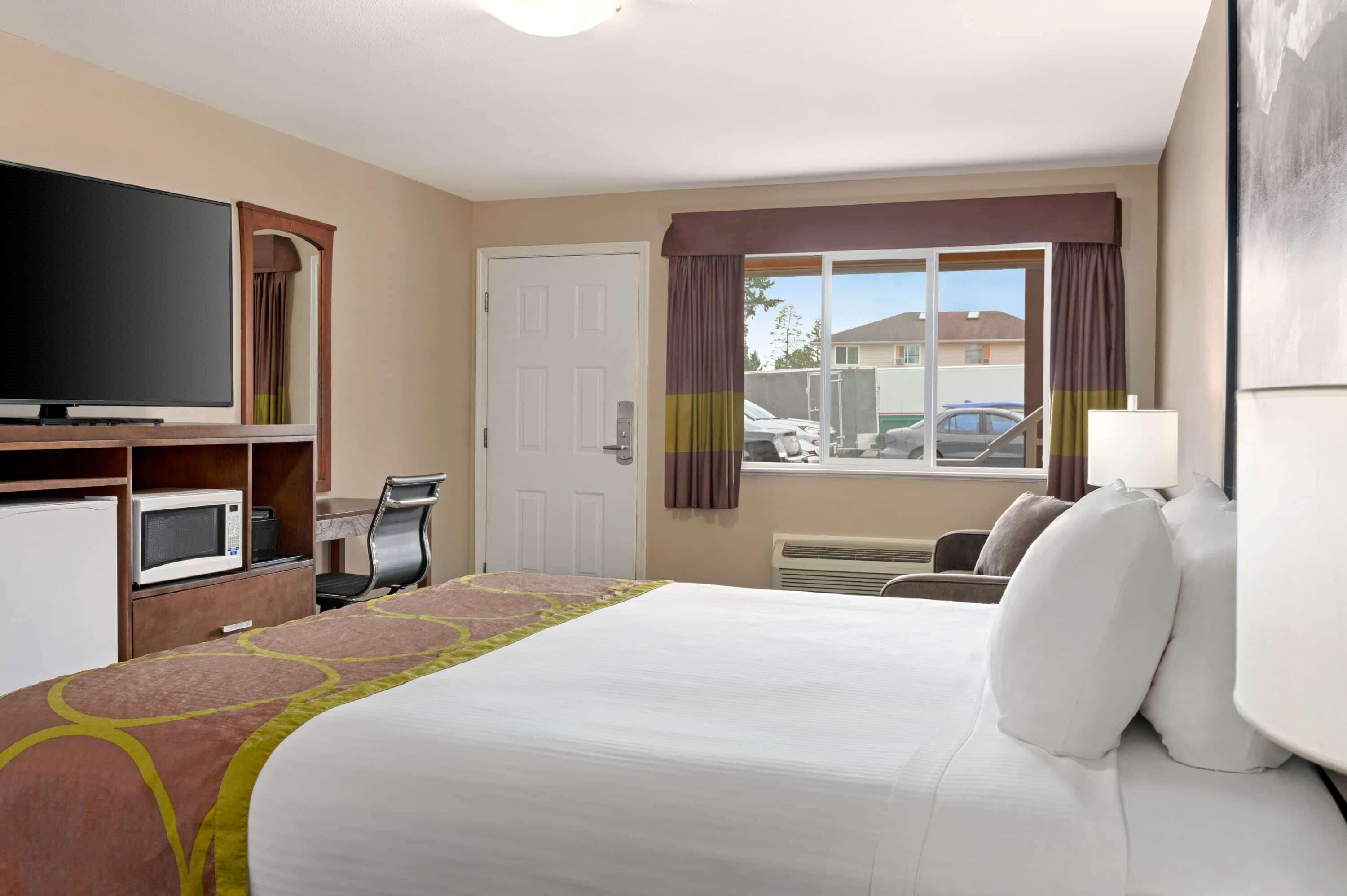 Super 8 By Wyndham Courtenay Exterior photo