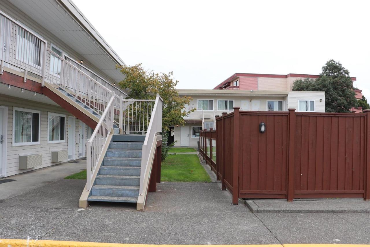 Super 8 By Wyndham Courtenay Exterior photo