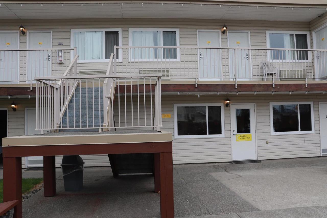 Super 8 By Wyndham Courtenay Exterior photo